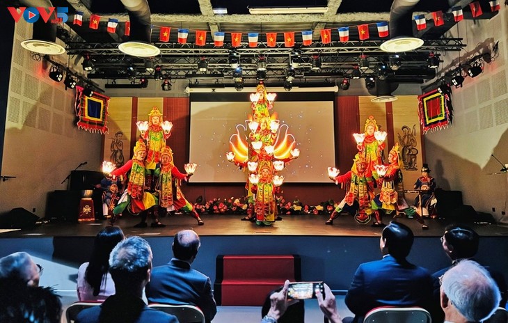 Developing cultural industries: From Party Congress resolutions to practice  - ảnh 1