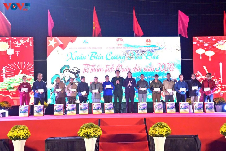 Early Tet celebration in Chan May-Lang Co coastal area - ảnh 1