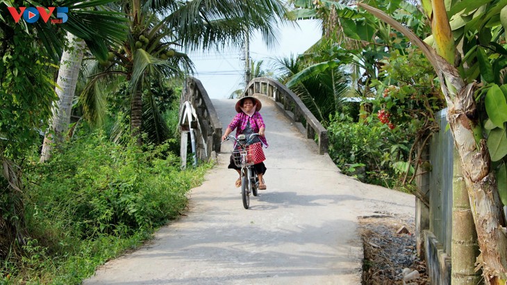 From mud to motorbikes: How a Party Secretary changed a hamlet - ảnh 2