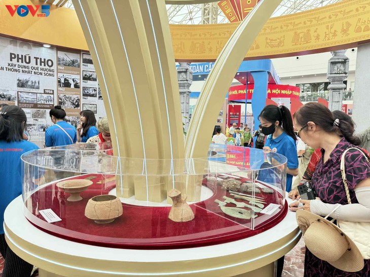 Hát xoan Phú Thọ được người dân hưởng ứng nhiệt tình tại Triển lãm thành tựu Đất nước - ảnh 1