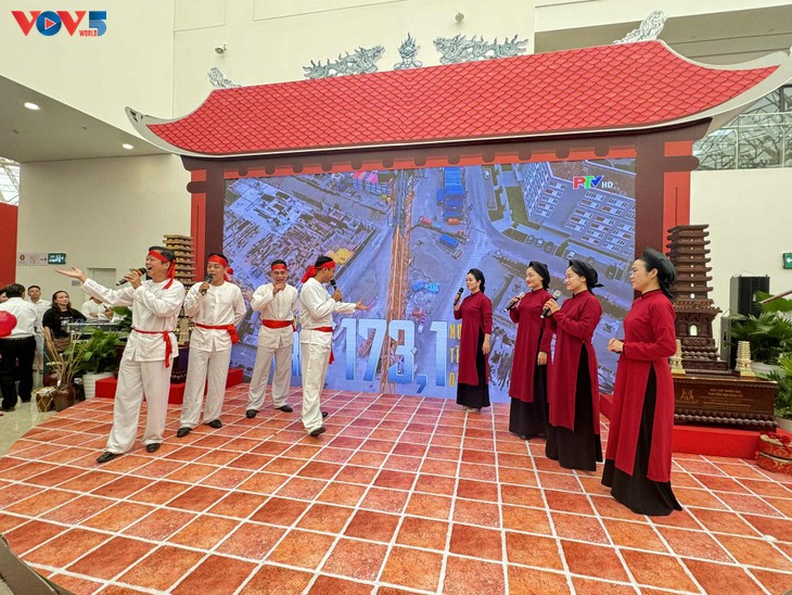 Hát xoan Phú Thọ được người dân hưởng ứng nhiệt tình tại Triển lãm thành tựu Đất nước - ảnh 2