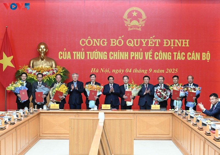 Thủ tướng trao 08 quyết định bổ nhiệm một số chức danh lãnh đạo các bộ, cơ quan thuộc chính phủ - ảnh 1