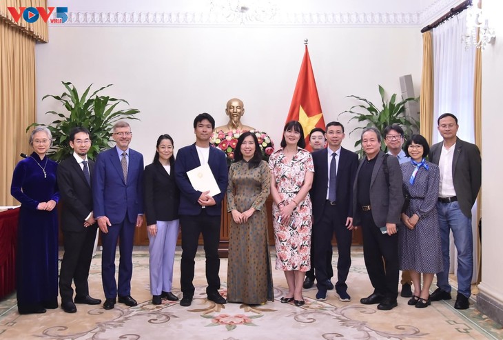 Trao Giấy phép mở lại Văn phòng thường trú của Hãng truyền hình Nihon Denpa News (Nhật Bản) tại Việt Nam  - ảnh 2