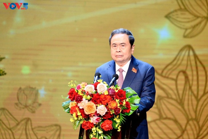 Chủ tịch Quốc hội: Mỗi trang sách phải có sức thuyết phục bằng khoa học, lẽ phải và sự thật - ảnh 1