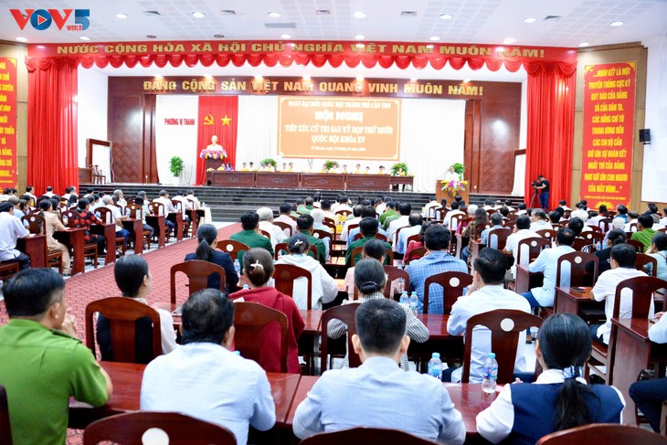 Chủ tịch Quốc hội Trần Thanh Mẫn tiếp xúc cử tri sau Kỳ họp thứ 10 Quốc hội khóa XV - ảnh 1