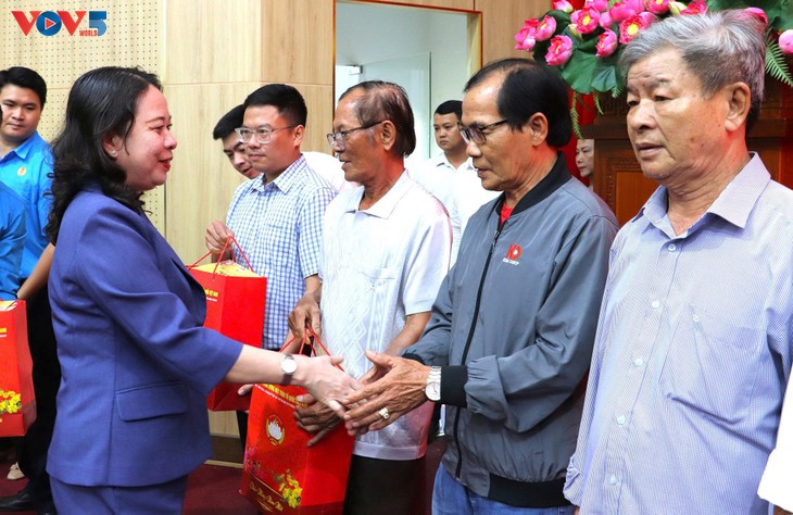 Phó Chủ tịch nước Võ Thị Ánh Xuân thăm, tặng quà và chúc Tết tại An Giang - ảnh 1