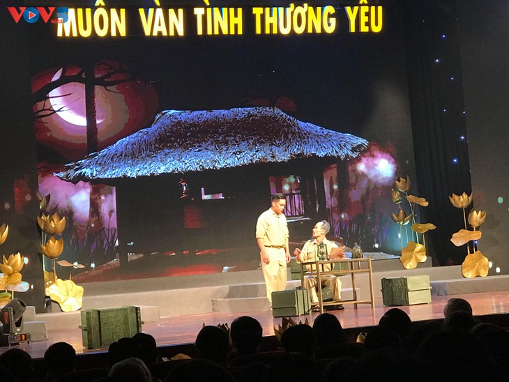 Tường thuật chương trình đặc biệt “Muôn vàn tình thương yêu“ - ảnh 21