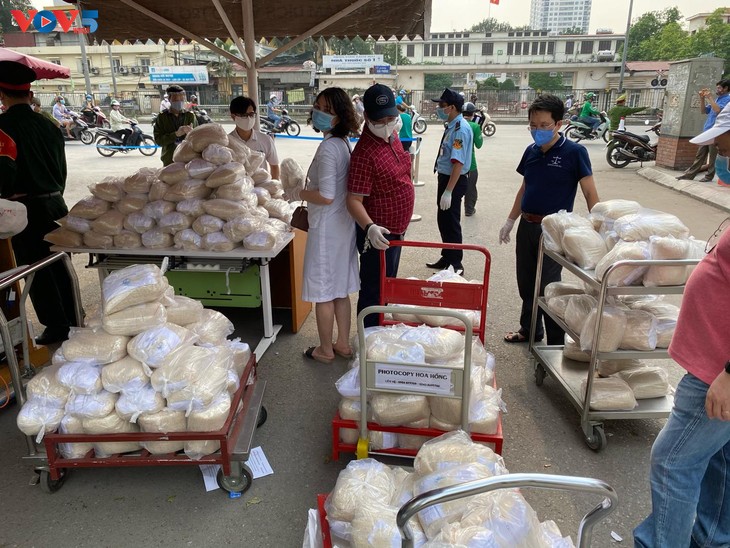 “Cây gạo” nghĩa tình được trao gửi người khó khăn trong đại dịch Covid-19 - ảnh 10