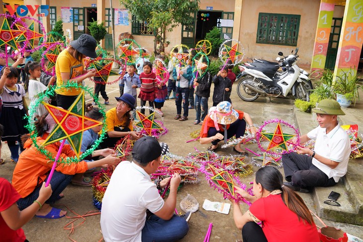 Tết Trung thu tại bản Mông trên đỉnh núi Ma Cha Va - ảnh 1