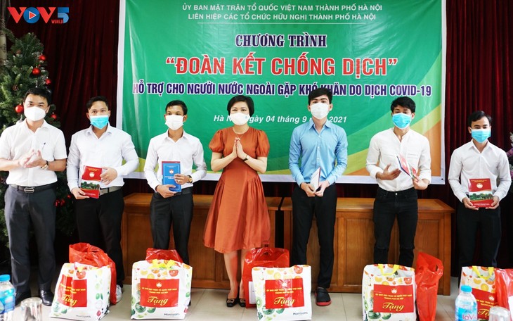 HAUFO triển khai nhiều hoạt động hiệu quả giúp đỡ người nước ngoài gặp khó khăn vì covid 19 - ảnh 7