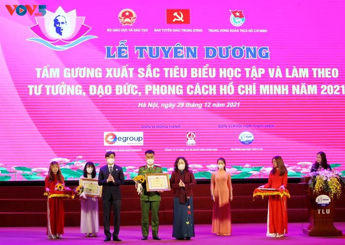 Reconocen a los participantes más sobresalientes del movimiento de seguir el ejemplo de Ho Chi Minh - ảnh 1