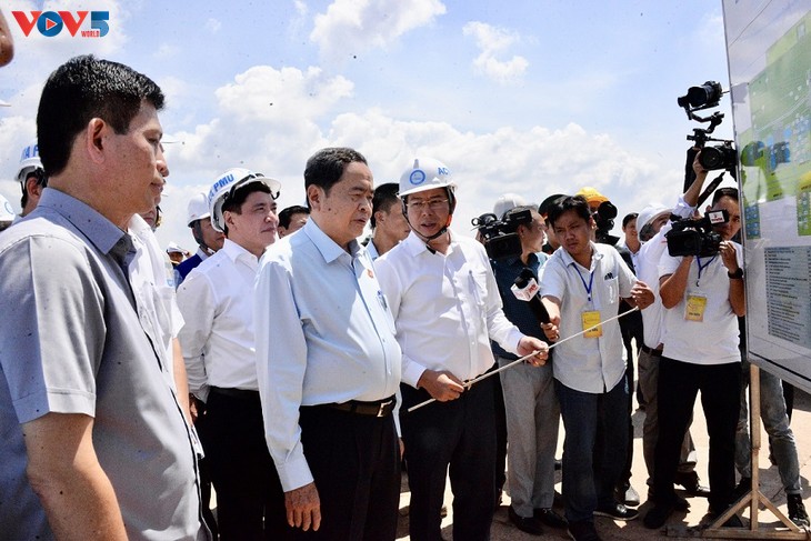 Presidente del Parlamento revisa proyecto del Aeropuerto Internacional de Long Thanh - ảnh 1