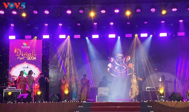 Hanói acoge el emocionante festival de Diwali - ảnh 1