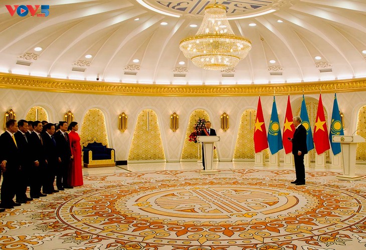 Vietnam y Kazajistán elevan el marco de sus relaciones a asociación estratégica    - ảnh 2