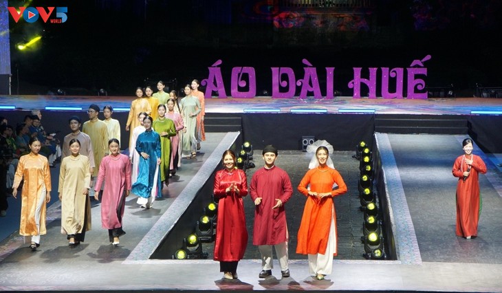 Inauguran el Festival del Ao Dai de Hue 2025 - ảnh 1