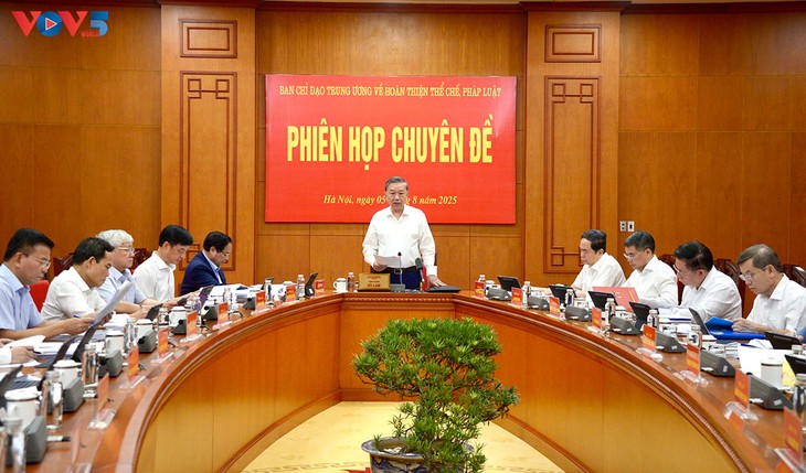 Líder vietnamita exige abordar con celeridad obstáculos institucionales y jurídicos - ảnh 1