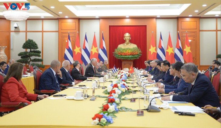Líderes de Vietnam y Cuba acuerdan reforzar la confianza política y la coordinación estratégica - ảnh 1