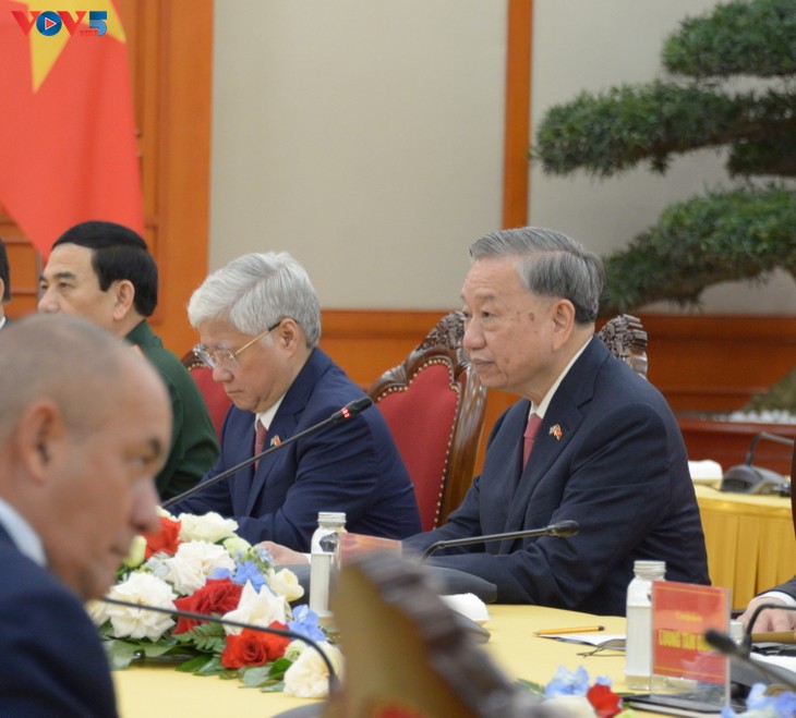Líderes de Vietnam y Cuba acuerdan reforzar la confianza política y la coordinación estratégica - ảnh 2