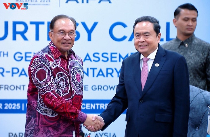 El presidente del Parlamento vietnamita se reúne con el primer ministro malasio - ảnh 1