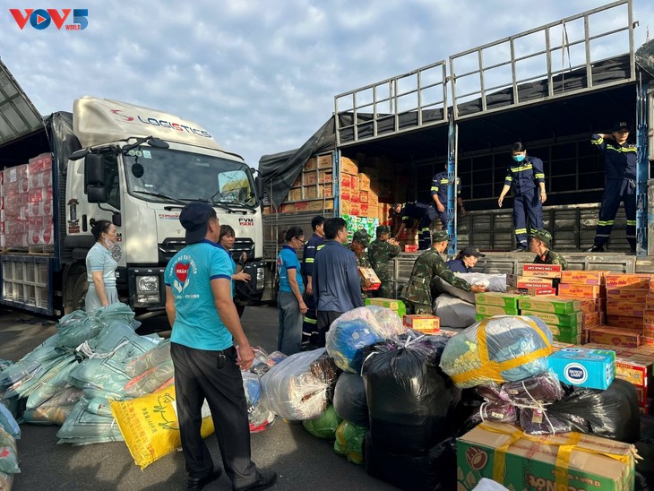 Vietnam destina más de 3 millones de dólares a cuatro provincias centrales afectadas por inundaciones  - ảnh 3