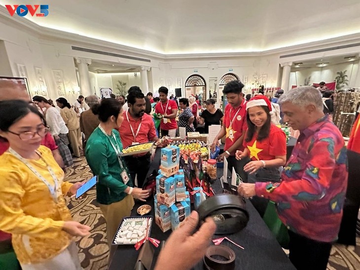 ពន្លឿនការងារ​ជំនះ​លើ​ផល​វិនបាក់​នៃទឹកជំនន់ ដើម្បីឱ្យប្រជាជនមានស្ថេរភាពមុនបុណ្យតេត​ប្រពៃណី ឆ្នាំ២០២៦ - ảnh 17