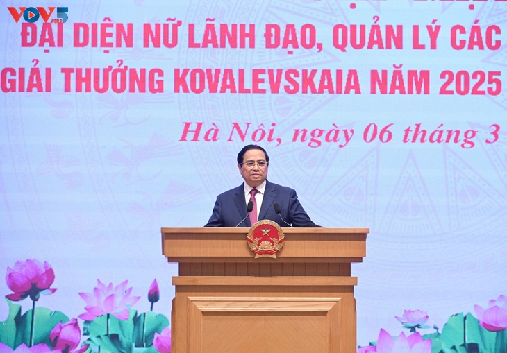 នាយករដ្ឋមន្ត្រីស្នើឲ្យ​បង្កើត​ពាន​រង្វាន់បន្ថែមទៀត​ដើម្បី​លើក​តម្កើងនារីវៀតណាម - ảnh 2