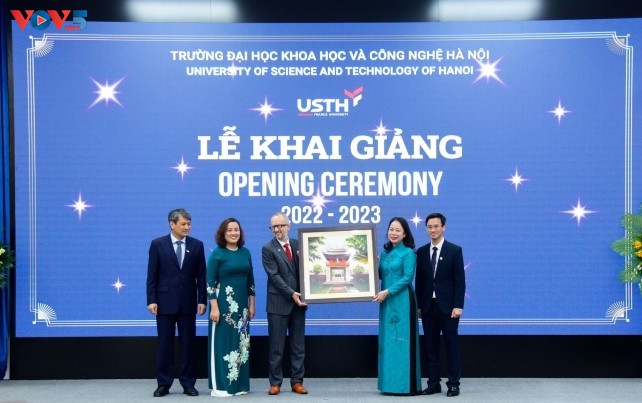 La vice-présidente de la République Vo Thi Anh Xuân à la rentrée de l’USTH - ảnh 1