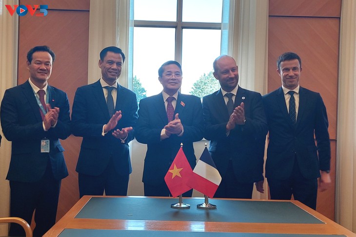 Le Vietnam et la France renforcent leur coopération dans des domaines stratégiques - ảnh 1