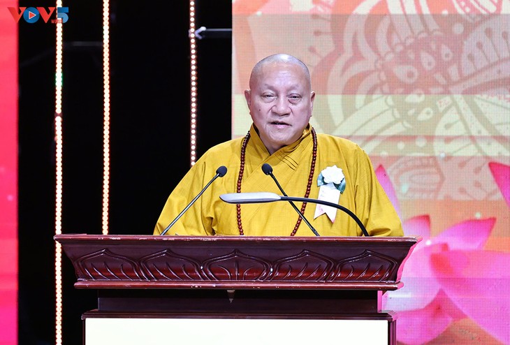 Hanoï célèbre la piété filiale et l’âme patriotique lors du festival Vu Lan - ảnh 2