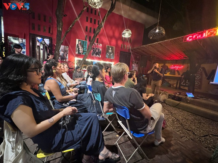 Le retour de Vincent Moon à Hanoï: une soirée tissée d’images, de musiques et de rencontres - ảnh 4