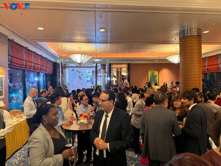 Bonnes Fêtes officielles de la Wallonie et de la Fédération Wallonie-Bruxelles au Vietnam - ảnh 4