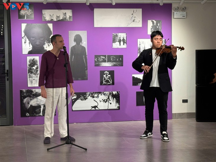 Vernissage de «Journal d’un effaré» de Jean-François Spricigo - ảnh 4