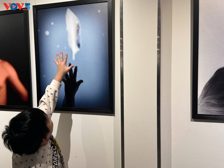 Vernissage de «Journal d’un effaré» de Jean-François Spricigo - ảnh 9