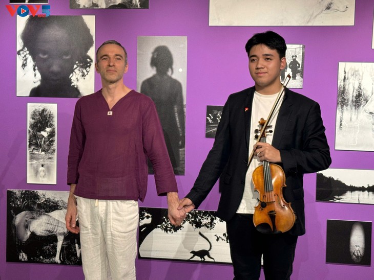 Vernissage de «Journal d’un effaré» de Jean-François Spricigo - ảnh 5