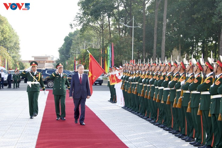 Tô Lâm assiste aux célébrations du 80ᵉ anniversaire de la 9e zone militaire - ảnh 1