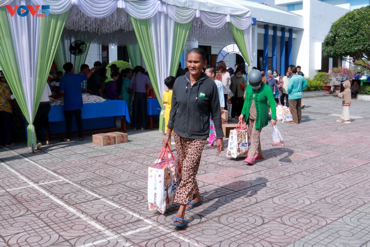 «Supermarché à 0 dông»: à Câu Ke, la solidarité s’invite avant le Têt - ảnh 3