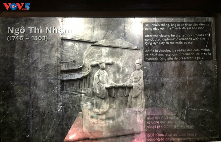 Au Temple de la Littérature, l’histoire gravée dans la pierre passe au numérique    - ảnh 2