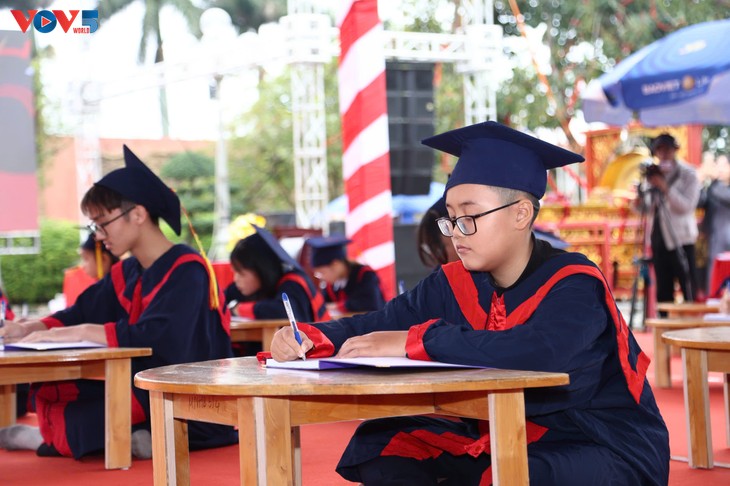 À Hai Phong, la tradition du premier pinceau du Nouvel An fait le plein - ảnh 2