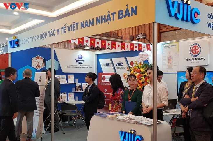 VIETNAM MEDI-PHARM 2024 จัดขึ้นอย่างยิ่งใหญ่ - ảnh 1