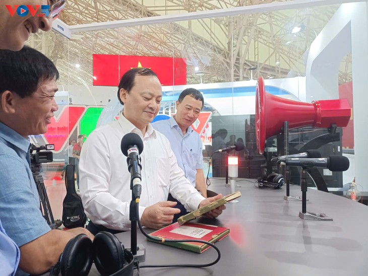 สถานีวิทยุเวียดนามเตรียมพร้อมให้แก่งานนิทรรศการ “80 ปี กระบวนการแห่งเอกราช เสรีภาพและความผาสุก”  - ảnh 1