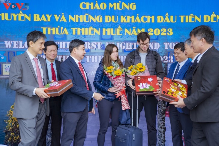 Rộn ràng các hoạt động đón khách du lịch quốc tế đầu năm tại các địa phương - ảnh 1