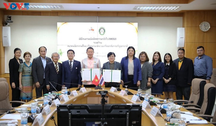 Trung tâm Việt Nam học và Hội hữu nghị Thái Lan - Việt Nam ký kết hợp tác - ảnh 1