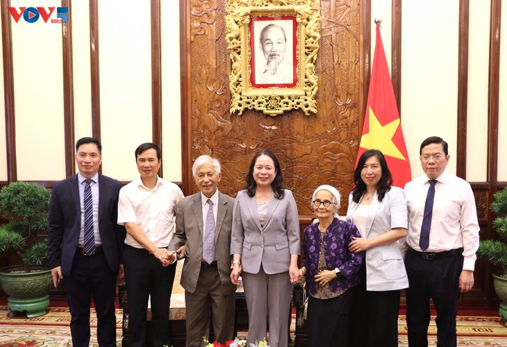 Phó Chủ tịch nước Võ Thị Ánh Xuân tiếp Giáo sư Trần Thanh Vân và Giáo sư Lê Kim Ngọc - ảnh 1