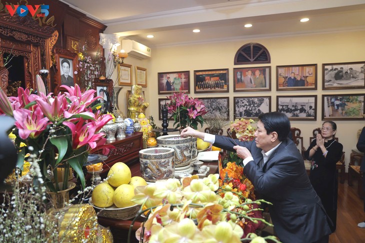 Chủ tịch nước Lương Cường thắp hương tưởng nhớ các vị nguyên lãnh đạo Đảng, Nhà nước - ảnh 1