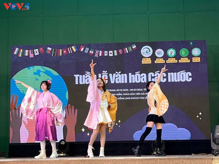 International Cultural Week opens at Saigon Zoo and Botanical Gardens - ảnh 1
