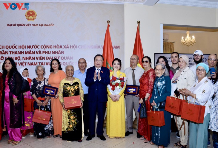 Chủ tịch Quốc hội gặp Đại sứ quán và cộng đồng người Việt tại Morocco - ảnh 1