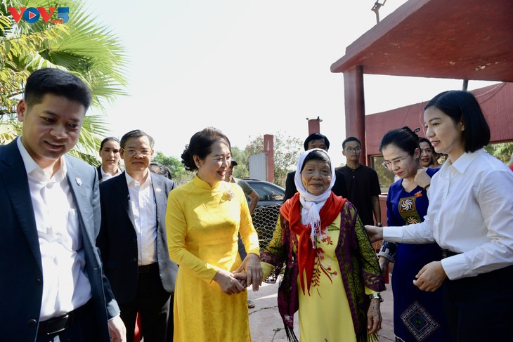 Phu nhân Chủ tịch Quốc hội bà Nguyễn Thị Thanh Nga thăm, tặng quà Làng Việt Nam tại Morocco - ảnh 1