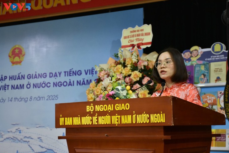 Khai giảng khóa tập huấn giảng dạy tiếng Việt dành cho giáo viên kiều bào 2025 - ảnh 3