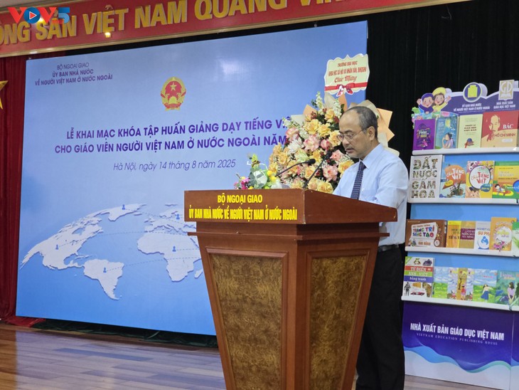 Khai giảng khóa tập huấn giảng dạy tiếng Việt dành cho giáo viên kiều bào 2025 - ảnh 2