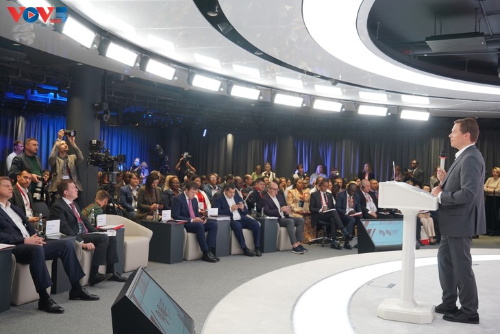 Việt Nam tham dự Hội nghị Thượng đỉnh Giao thông Quốc tế lần thứ IV tại Moscow, LB Nga - ảnh 1